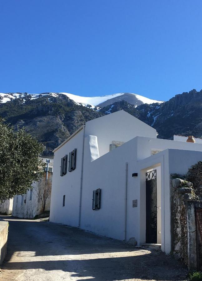 Fourfouras Cottage エクステリア 写真
